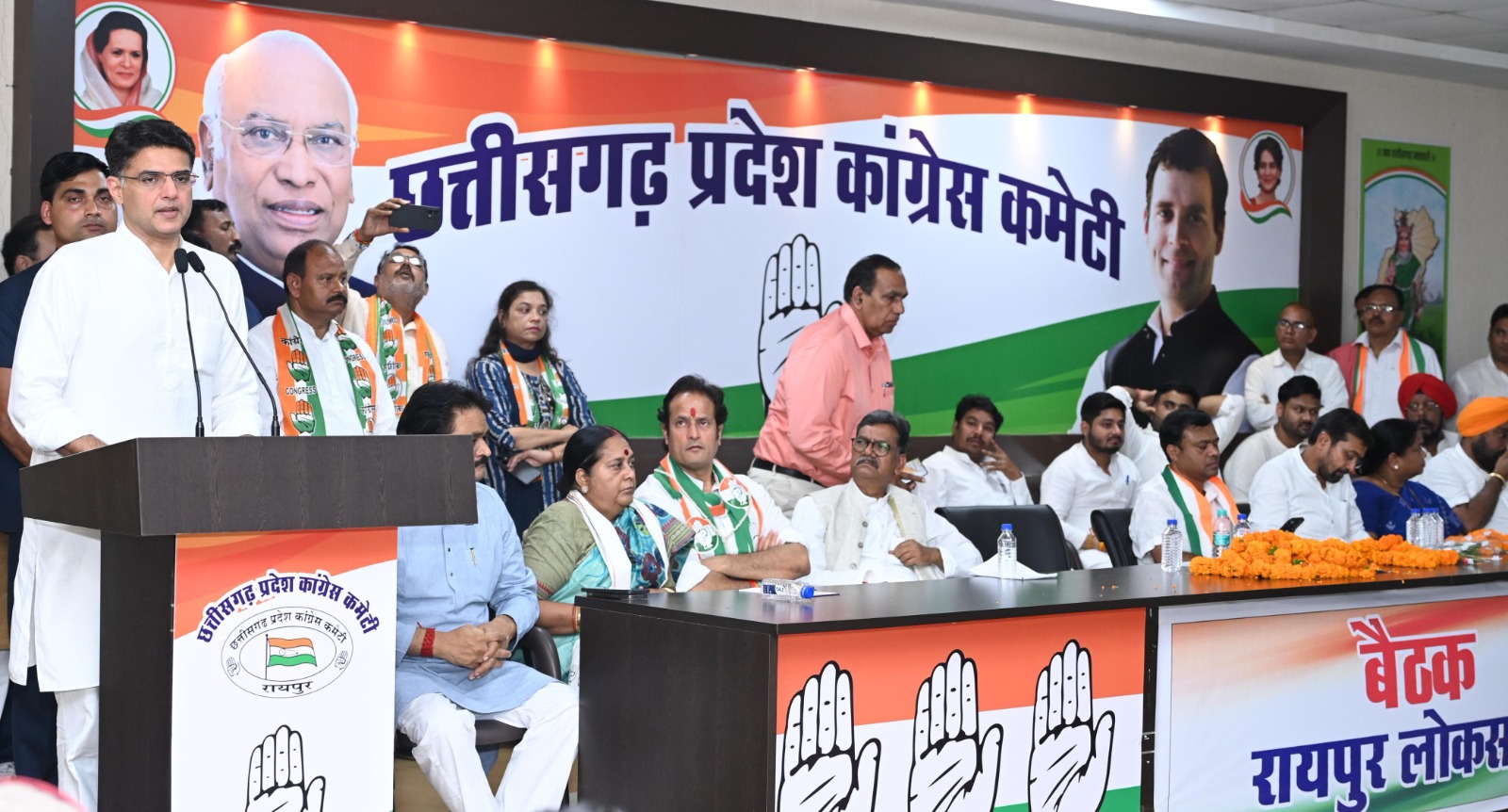 Photo of मौजूदा लोकसभा चुनाव देश को बचाने की लड़ाई – सचिन पायलट