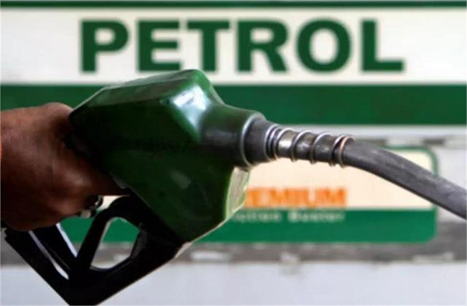 Photo of रूस ने पेट्रोल और गैसोलीन पर के निर्यात पर लगाया बैन