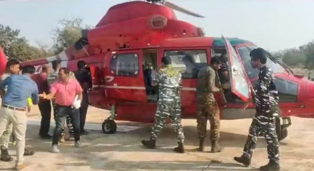 Photo of नक्सल प्रभावित सुकमा के गांव में सरकार ने हेलीकॉप्टर से पहुंचाए प्रश्नपत्र
