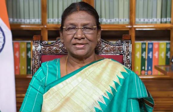 Photo of राष्ट्रपति द्रौपदी मुर्मु वायुसेना के चार यूनिट को एक साथ ‘प्रेसिडेंटस कलर’ से करेंगी सम्मानित