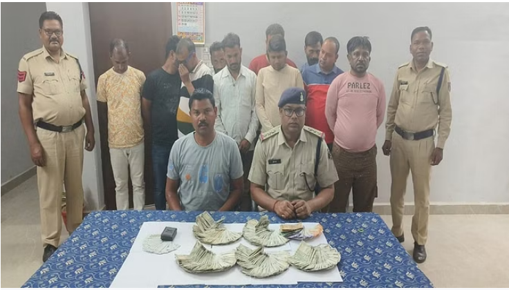 Photo of छत्तीसगढ़: जंगल में जुआं खेल रहे 11 जुआरियों को पुलिस ने किया गिरफ्तार