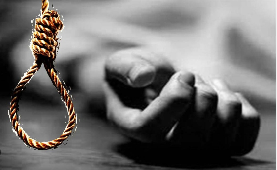 Photo of रायपुर: कृषि विश्वविद्यालय के हॉस्टल में फांसी के फंदे पर लटकी मिली छात्रा की लाश