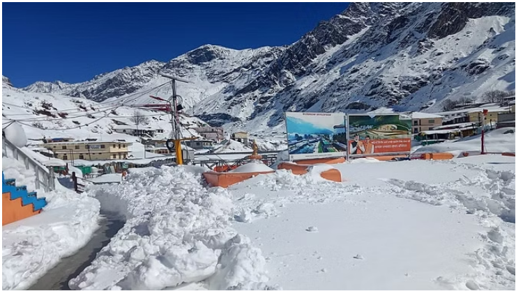 Photo of उत्तराखंड: बर्फबारी के चलते रुके बदरीनाथ में मास्टर प्लान के कार्य फिर से शुरू
