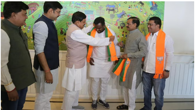 Photo of मध्य प्रदेश: कमलनाथ के करीबी और छिंदवाड़ा महापौर विक्रम अहाके भाजपा में हुए शामिल