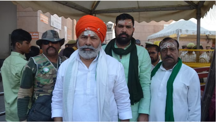 Photo of वाराणसी: बाबा विश्वनाथ धाम में राकेश टिकैत ने टेका मात्था