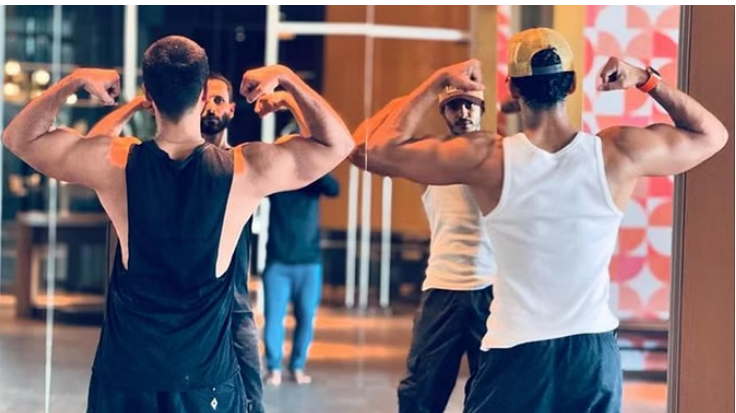 Photo of शाहिद कपूर और ईशान खट्टर ने दिखाए दमदार डोले