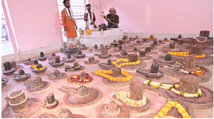 Photo of वाराणसी: विश्वनाथ धाम में पहली बार 16 विग्रहों पर रुद्राभिषेक