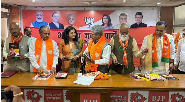 Photo of उत्तराखंड की कवियित्री ने प्रधानमंत्री की लिखी कविताओं का किया गढ़वाली में अनुवाद