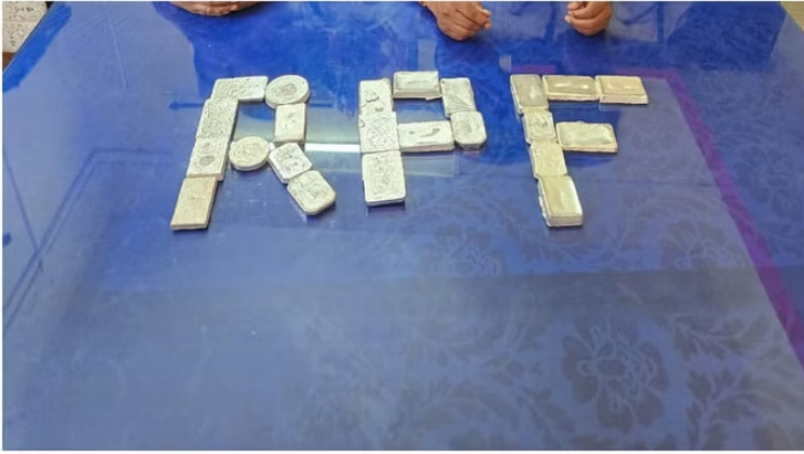 Photo of मध्य प्रदेश: आरपीएफ ने पकड़ी साढ़े 11किलो चांदी की 23 सिल्लियां