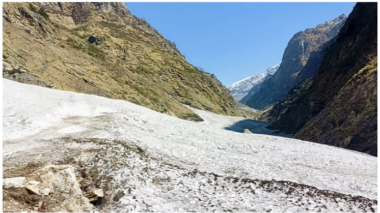 Photo of पिथौरागढ़: छिरकानी में ग्लेशियर खिसकने से मुनस्यारी-मिलम मार्ग बंद