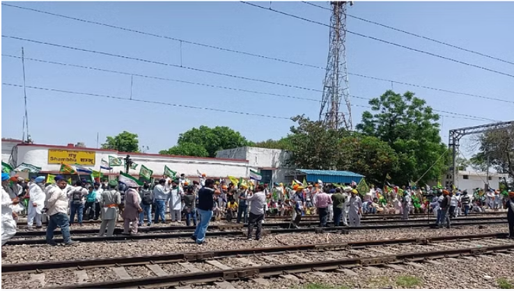 Photo of किसान आंदोलन से मुरादाबाद मंडल की 18 ट्रेनें प्रभावित