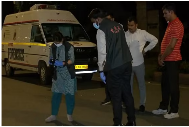 Photo of दिल्ली: इंडिया गेट के पास आइसक्रीम विक्रेता को चाकू से गोदकर उतारा मौत के घाट