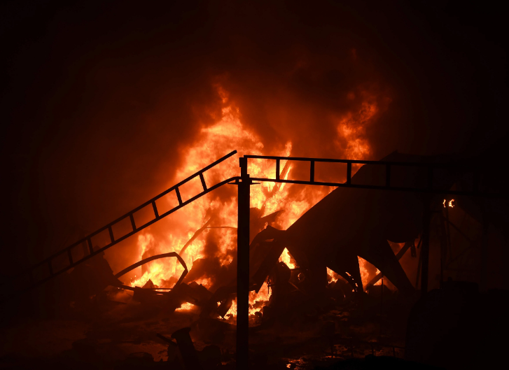 Photo of नैनीताल: आग लगने से लीसा फैक्टरी हुई जलकर राख