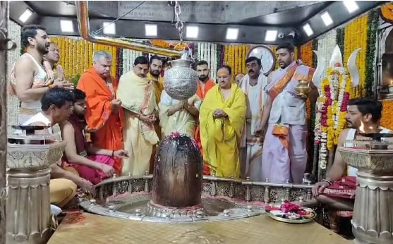 Photo of मध्य प्रदेश: बाबा महाकाल की भक्ति में लीन नजर आए भाजपा के राष्ट्रीय अध्यक्ष जेपी नड्डा