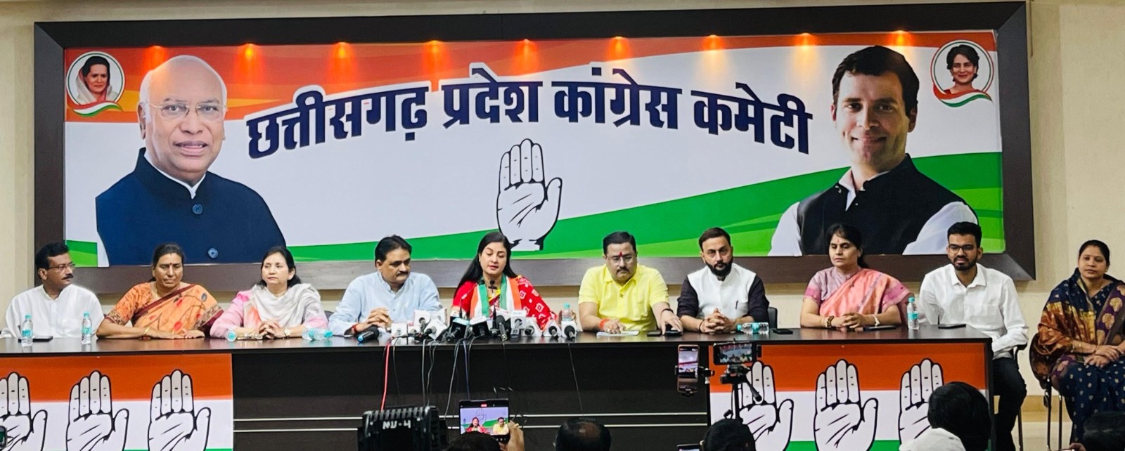 Photo of अलका लांबा का देश में मोदी सरकार के खिलाफ वातावरण होने का दावा