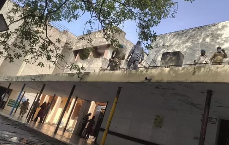 Photo of पीजीआईएमएस की एसओटी के बिजली बॉक्स में लगी आग