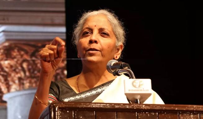 Photo of चुनावी बॉन्ड पर छिड़े विवाद के बीच वित्त मंत्री ने किया साफ