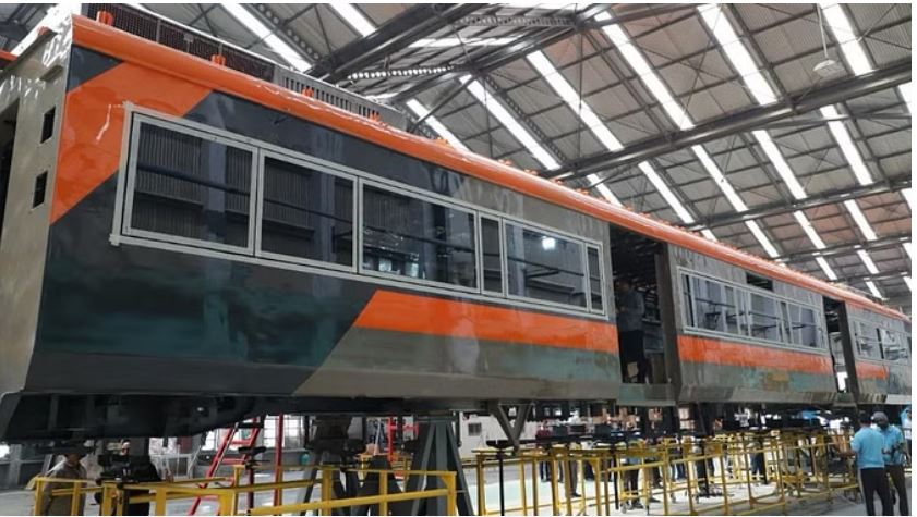 Photo of वंदे मेट्रो ट्रेन: 70 फीसदी काम पूरा, पहला प्रोटोटाइप इसी माह के अंत तक होगा तैयार
