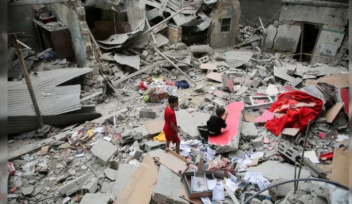 Photo of हमास के खिलाफ जंग के बीच एक बार फिर इजरायल ने की एयरस्ट्राइक