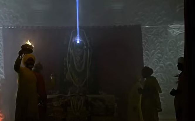 Photo of सूर्य की किरणों ने पांच मिनट तक किया रामलला का तिलक