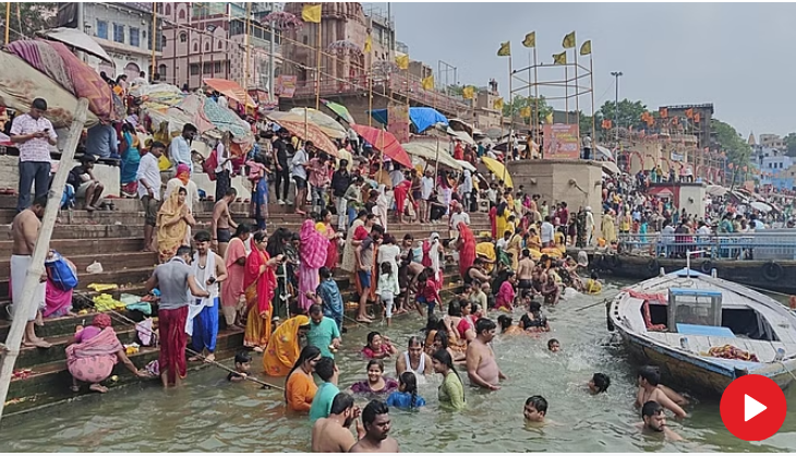 Photo of वैशाख पूर्णिमा पर काशी में श्रद्धालुओं ने गंगा में लगाई डुबकी