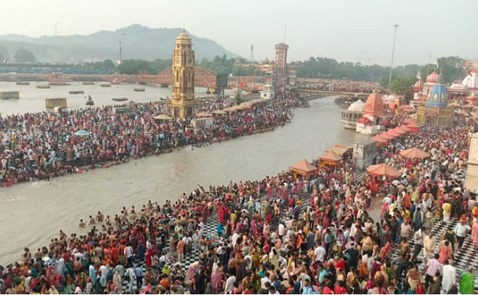 Photo of उत्तराखंड: स्नान के लिए हरिद्वार गंगा घाटों पर उमड़ी श्रद्वालुओं की भीड़
