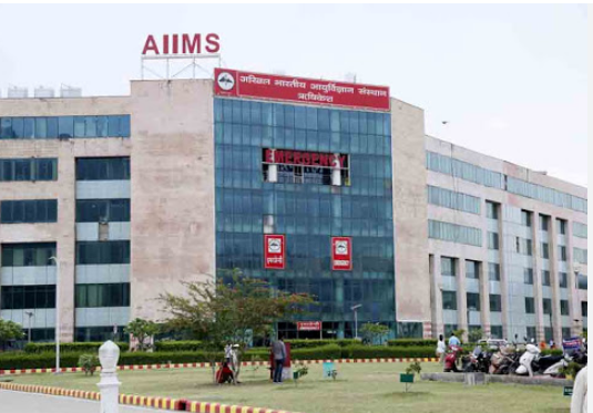 Photo of ऋषिकेश: एम्स में अब नर्सिंग स्टाफ ने की दो डॉक्टरों के निलंबन की मांग