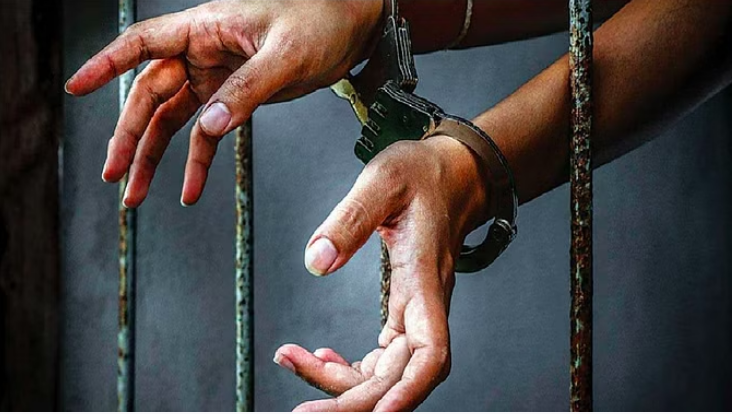 Photo of ओडिशा: खुर्दा में भाजपा उम्मीदवार पर लगा मतदान केंद्र के अंदर ईवीएम तोड़ने का आरोप