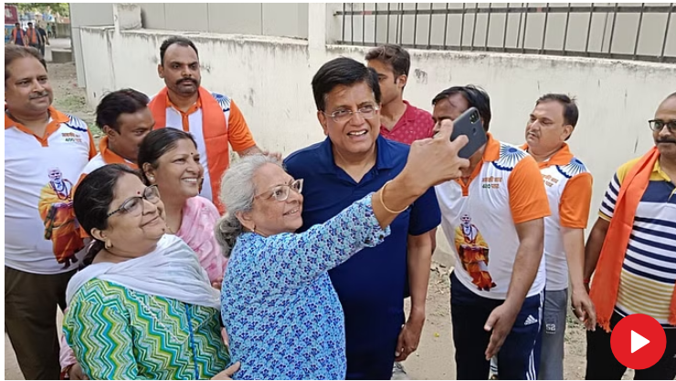 Photo of केंद्रीय मंत्री पीयूष गोयल ने काशीवासियों संग किया योग