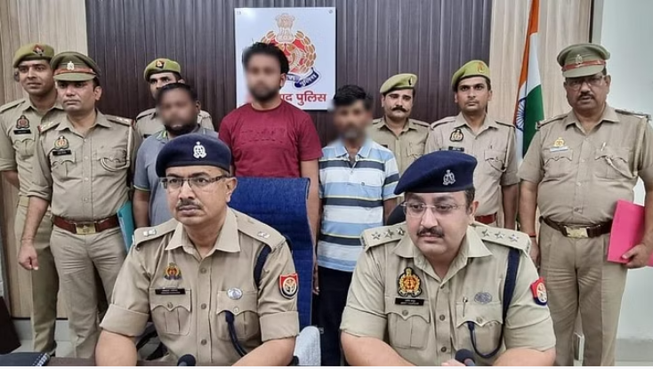 Photo of मुरादाबाद: महिला के साथ अश्लील फोटो खींच गिरोह करता था ब्लैकमेल