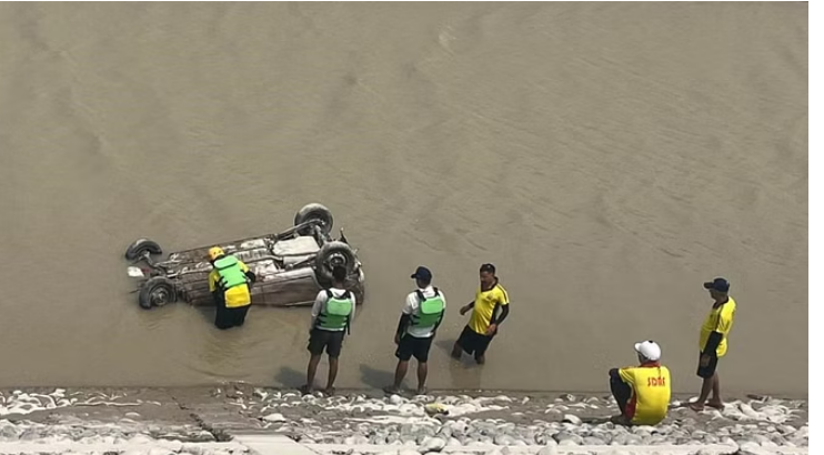 Photo of ऋषिकेश: दो साल पहले चीला शक्ति नहर में डूबी कार को एसडीआरएफ ने निकाला