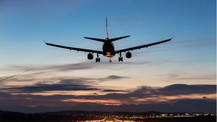 Photo of महाराष्ट्र: जयपुर-मुंबई विमान के टॉयलेट में धूम्रपान कर रहा था व्यक्ति