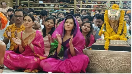 Photo of उज्जैन: बाबा महाकाल के दर पर पहुंची अभिनेत्री राशि और वाणी