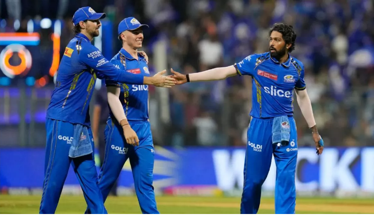 Photo of 12 अंक के साथ भी मुंबई इंडियंस को कैसे मिल सकता है प्लेऑफ का टिकट?