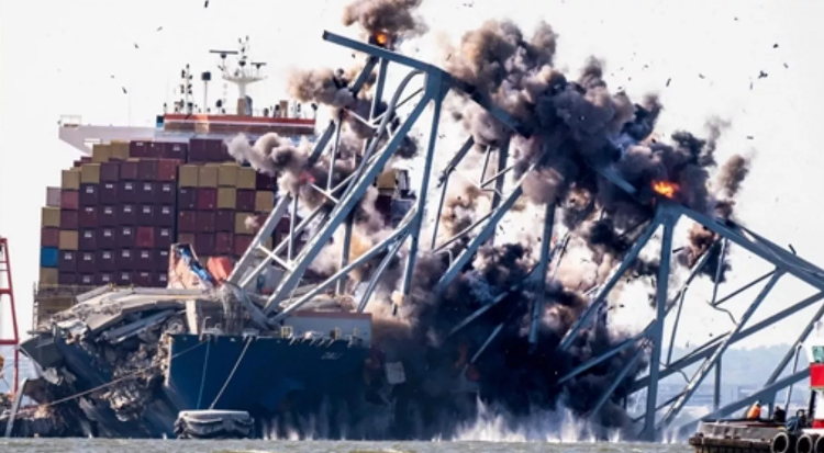 Photo of बाल्टीमोर ब्रिज से टकराए जहाज पर सवार भारतीय दलों के FBI ने जब्त किए मोबाइल फोन