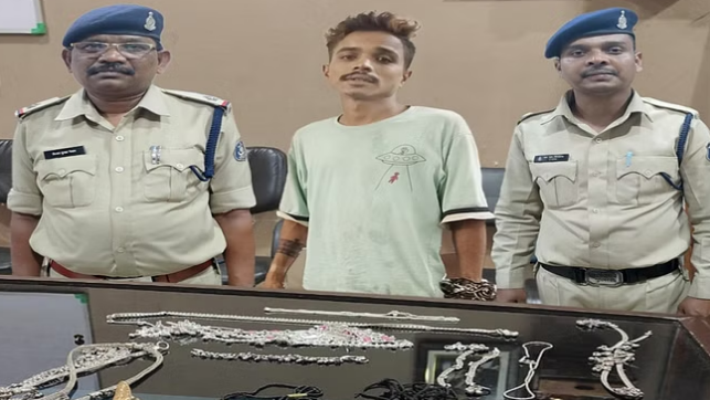 Photo of रायपुर में चोर ने सूने मकान पर बोला धावा, लाखों के जेवरात किया पार