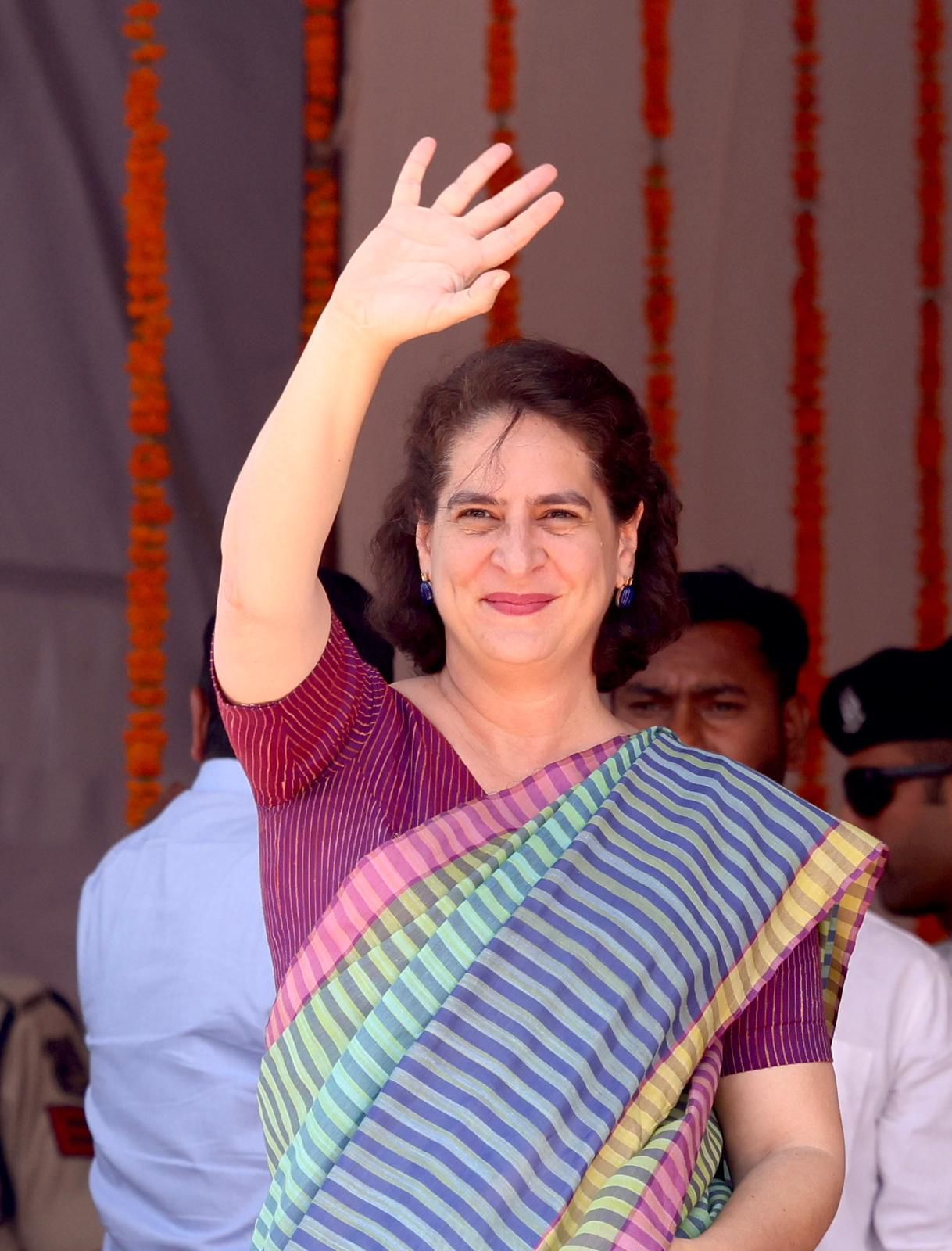 Photo of केरल की वायनाड सीट पर कांग्रेस प्रत्याशी प्रियंका गांधी लगातार आगे