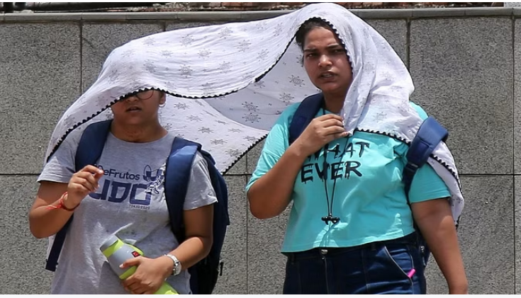 Photo of दिल्ली में 12 साल बाद ऐसी गर्म रात, 35.2 डिग्री तक पहुंचा तापमान