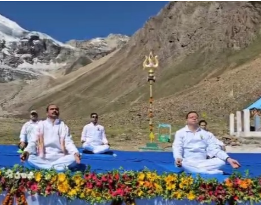 Photo of अंतरराष्ट्रीय योग दिवस: सीएम पुष्कर सिंह धामी ने आदि कैलाश में किया योग