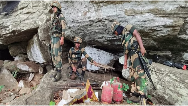 Photo of जगदलपुर: पुलिस से बचने के लिए मलकानगिरी के पहाड़ो में छिप रहे नक्सली