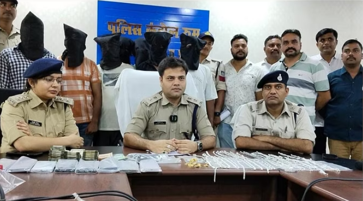 Photo of मध्य प्रदेश: कट्टे के दम पर लूटे थे 10 लाख के जेवरात और नगदी