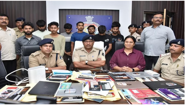 Photo of ऑनलाइन सट्टा गिरोह का भंडाफोड़, 10 लोग गिरफ्तार