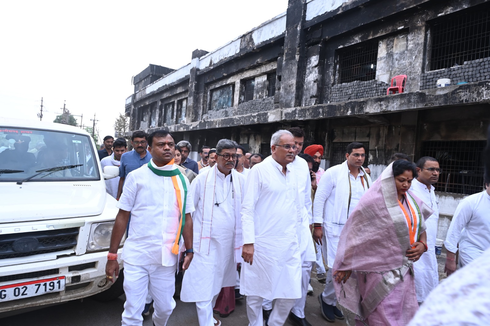 Photo of कांग्रेस नेताओं ने बलौदा बाजार में घटनास्थल का निरीक्षण कर प्रभावितों से भी की मुलाकात