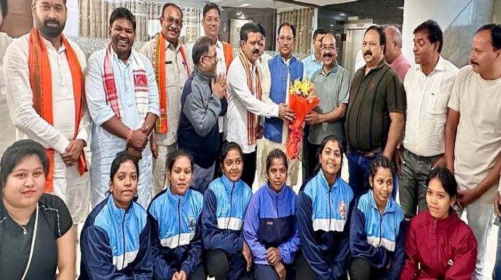 Photo of सीएम साय ने छत्तीसगढ़ के जूनियर पावर लिफ्टर्स खिलाड़ियों से की मुलाकात