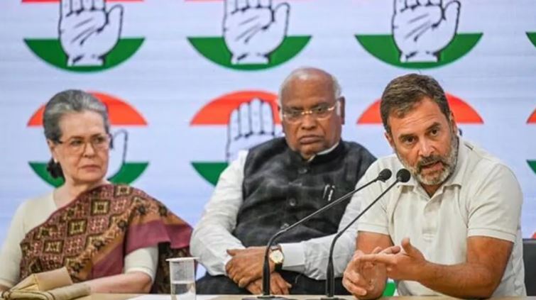 Photo of कांग्रेस की कार्य समिति चुनाव परिणामों पर करेगी चर्चा, बैठक में गांधी परिवार होगा शामिल