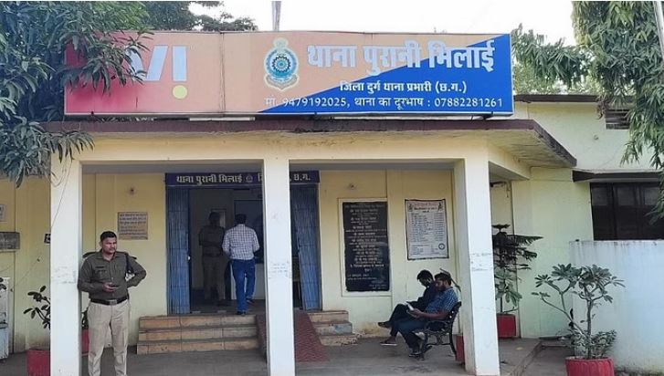 Photo of दुर्ग: धारदार हथियार से युवक को उतारा मौत के घाट, शव का पत्थर से कुचला सिर