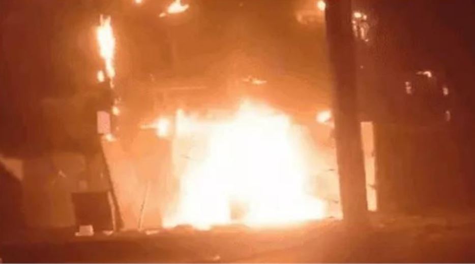 Photo of भोपाल के करोंद में मोबाइल की दुकान में लगी भीषण आग