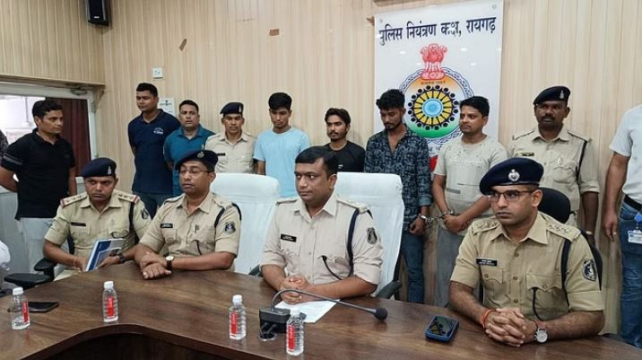 Photo of रायगढ़: सरकारी योजनाओं का लाभ दिलाने के नाम पर खुलवाए ग्रामीणों के खाते…