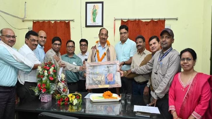 Photo of रायपुर: जनसंपर्क विभाग के उप संचालक ललित चतुर्वेदी हुए सेवानिवृत्त