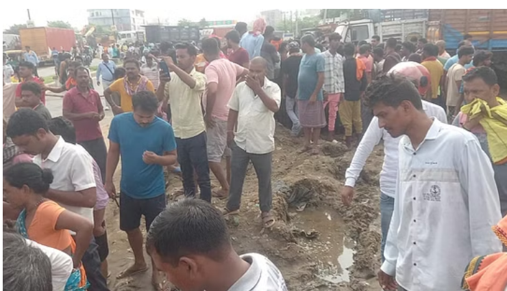 Photo of बिहार : पटना में दो बच्चों की हत्या के बाद भारी हंगामा; जमकर पीटा